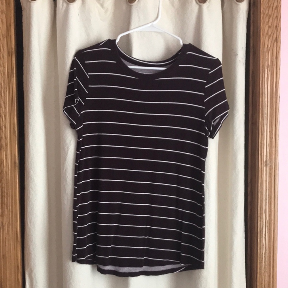 S maroon Maurice’s  t-shirt with white stripes